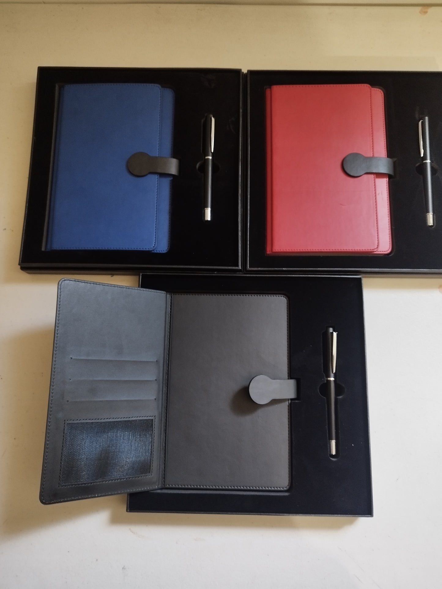 Set de libreta (doble pasta dura vinipiel) y boligrafo, personalizados
